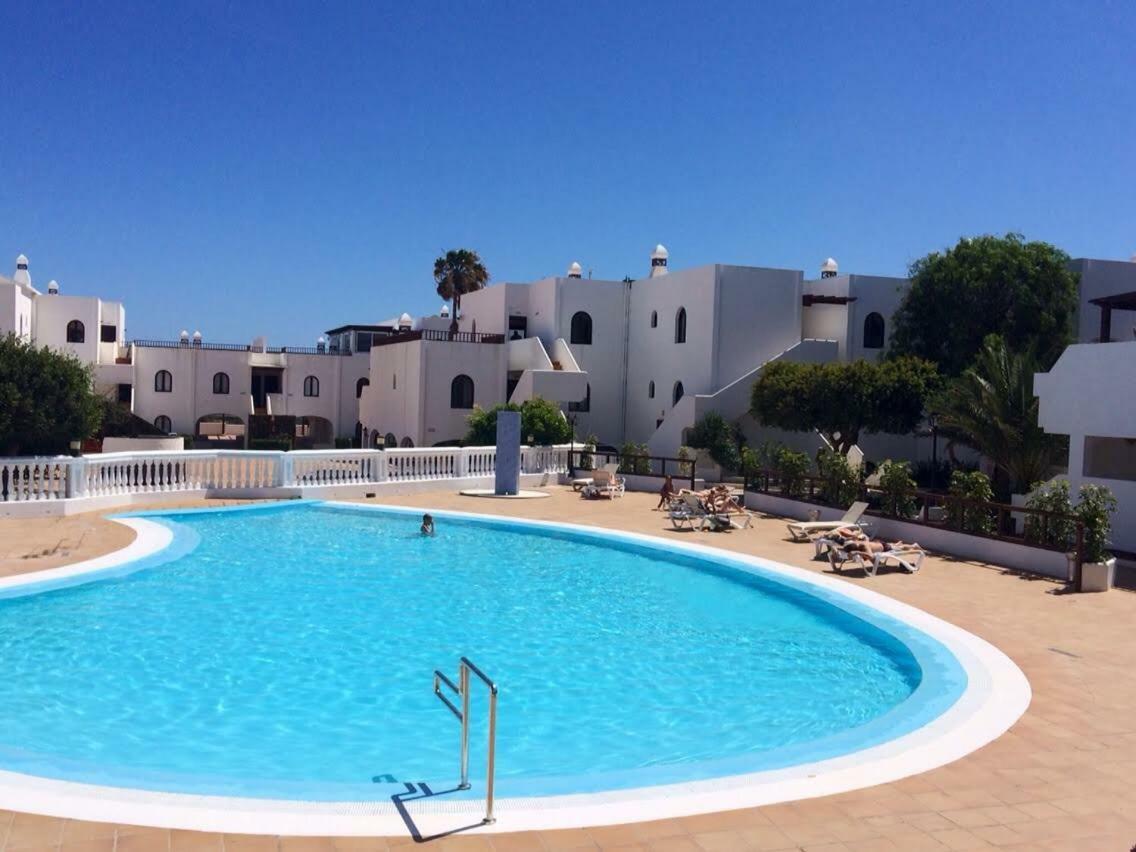 Chromotheraphy Cerca Del Mar Apartment Costa Teguise Exterior photo